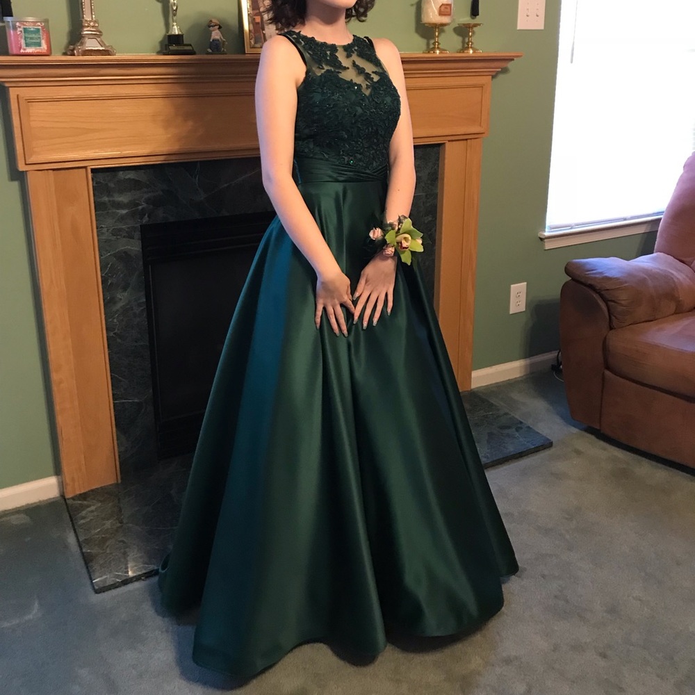 Prom dress - Picture 2 of 3
